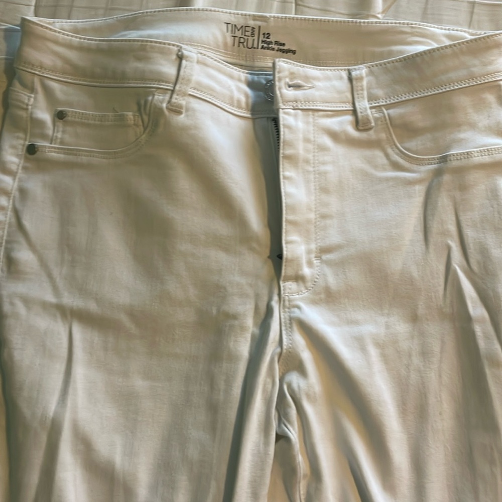 White jeggings